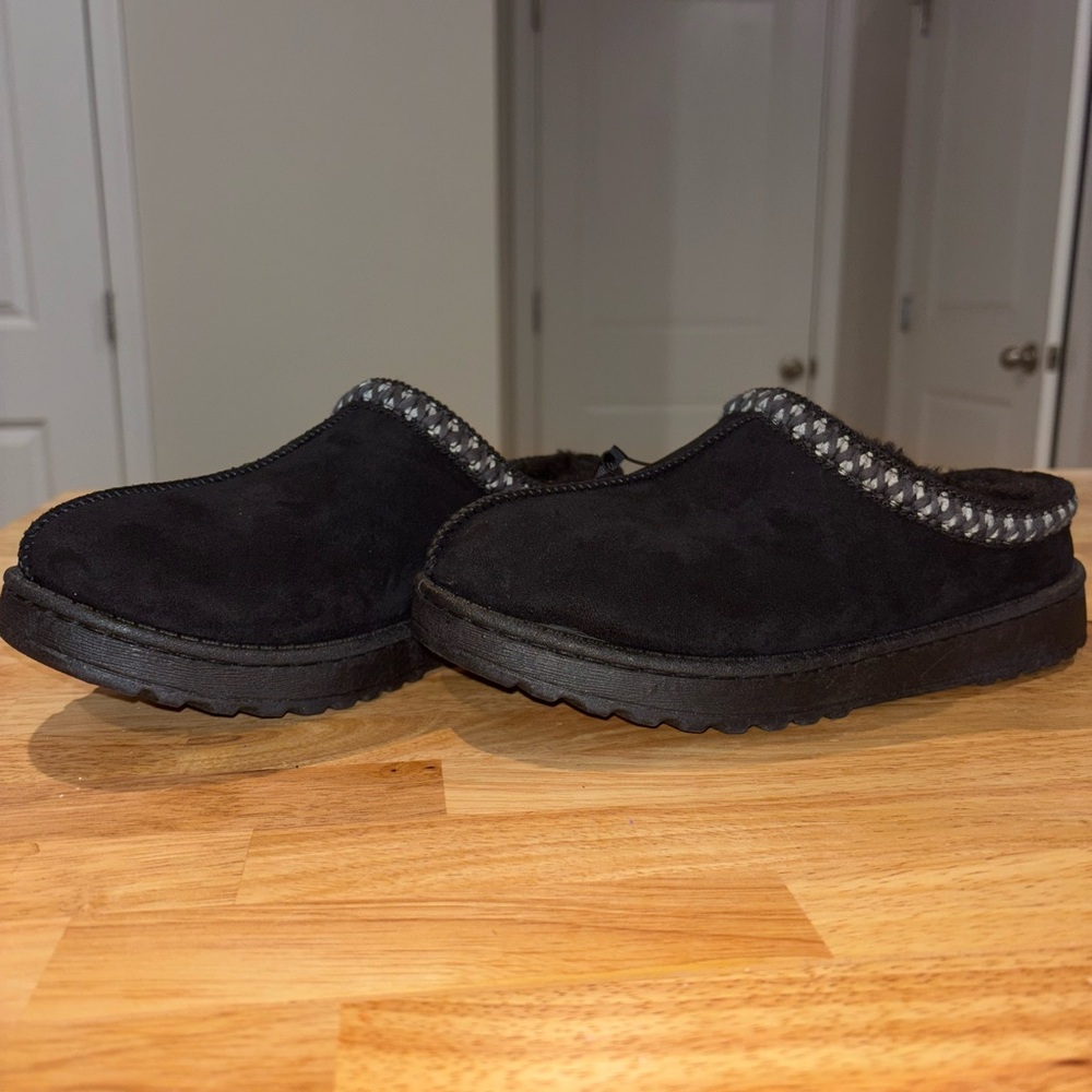 White Mountain Black Suede Women's Slippers